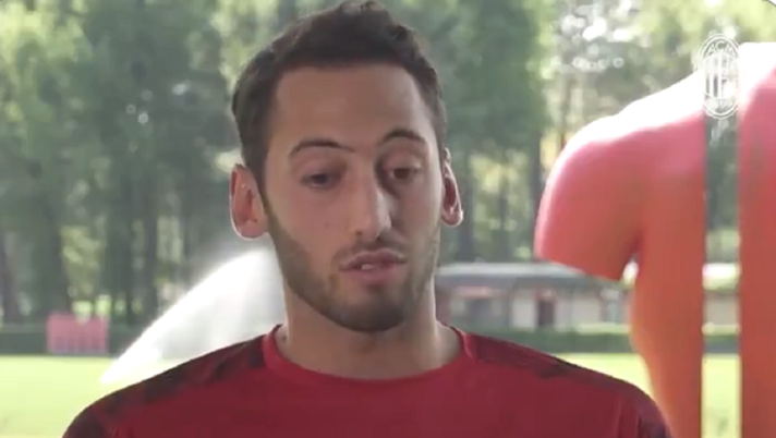 Hakan Calhanoglu, centrocampista del Milan (credits: acmilan.com) 
