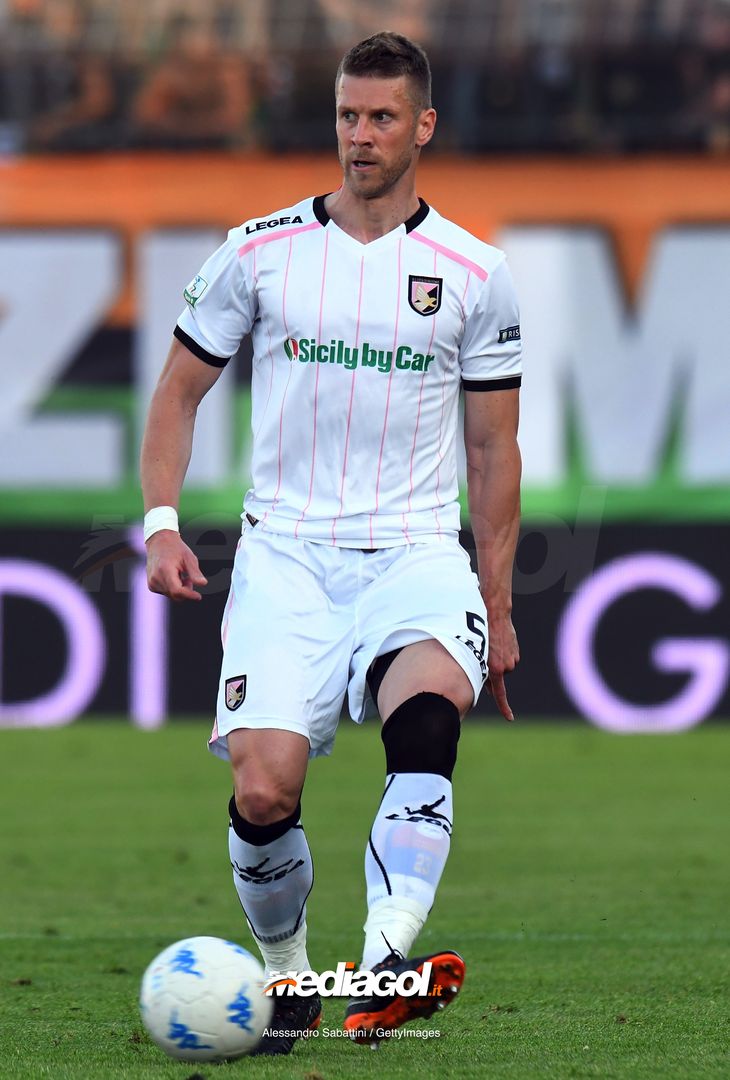  VENICE, ITALY - APRIL 27:  Slobodan Rajkovic of US Citta di Palermo in action during the serie B match between Venezia FC and US Citta di Palermo at Stadio Pier Luigi Penzo on April 27, 2018 in Venice, Italy.  (Photo by Alessandro Sabattini/Getty Images) 