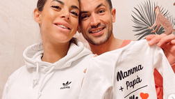 Sensi e Giulia pronti per l’arrivo del primo figlio. La coppia prova i primi vestitini
