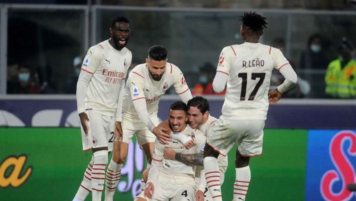 BOLOGNA, ITALY - OCTOBER 23: Ismael Bennacer of Ac Milan celebrates after scoring his team's third goal during the Serie A match between Bologna FC and AC Milan at Stadio Renato Dall'Ara on October 23, 2021 in Bologna, Italy. (Photo by Mario Carlini / Iguana Press/Getty Images) Un Milan a due facce espugna Bologna e resta da solo in vetta per una notte - immagine 1