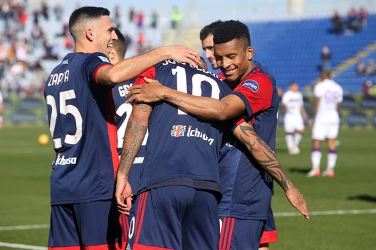 CAGLIARI, ITALY - JANUARY 23: Joao Pedro of Cagliari celebrates his goal 1-0during the Serie A match between Cagliari Calcio and ACF Fiorentina at Sardegna Arena on January 23, 2022 in Cagliari, Italy. (Photo by Enrico Locci/Getty Images) Agente Joao Pedro: “Fiorentina interessata, ma il giocatore rimarrà in Turchia”- immagine 2