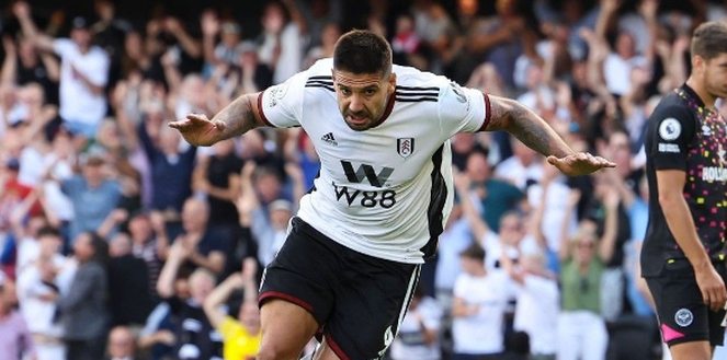 Fulham, bomber Mitrovic fa centro… anche al parabrezza della macchina di Cairney- immagine 2