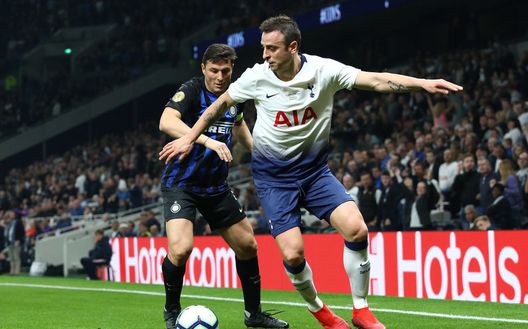 Berbatov nel marzo 2019, in campo contro le glorie dell'Inter 