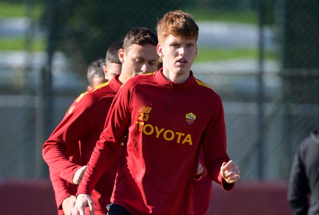Roma, allenamento in vista del Genova. Mourinho parla con Solbakken – FOTO GALLERY - immagine 39