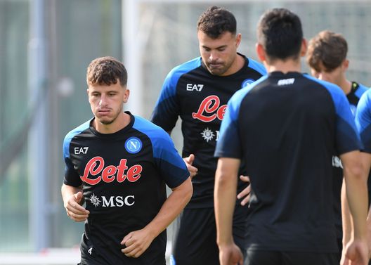 CASTEL DI SANGRO, ITALY - AUGUST 04: Diego Demme of Napoli on August 04, 2022 in Castel di Sangro, Italy. (Photo by SSC NAPOLI/SSC NAPOLI via Getty Images) Un centrocampista del Napoli sarà assente al Franchi- immagine 2