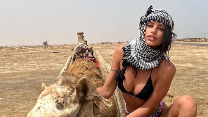 Foto: Instagram  Antonella Fiordelisi padrona del deserto in bikini: “Safari” - immagine 1