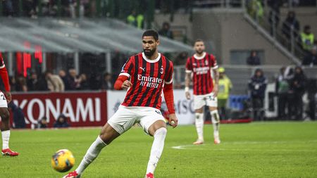 MILAN, ITALY - MARCH 15: Ruben Loftus-Cheek of AC Milan in action during the Serie A match between AC Milan and Como at Stadio Giuseppe Meazza on March 15, 2025 in Milan, Italy. (Photo by Giuseppe Cottini/AC Milan via Getty Images)