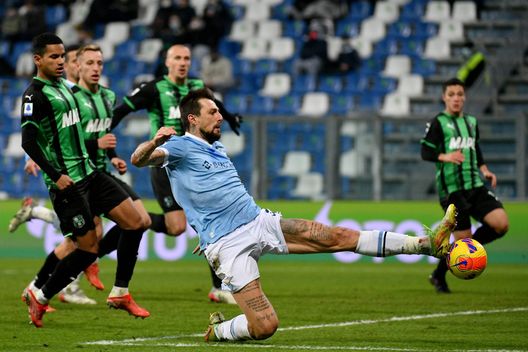 Francesco Acerbi contro il Sassuolo Francesco Acerbi contro il Sassuolo