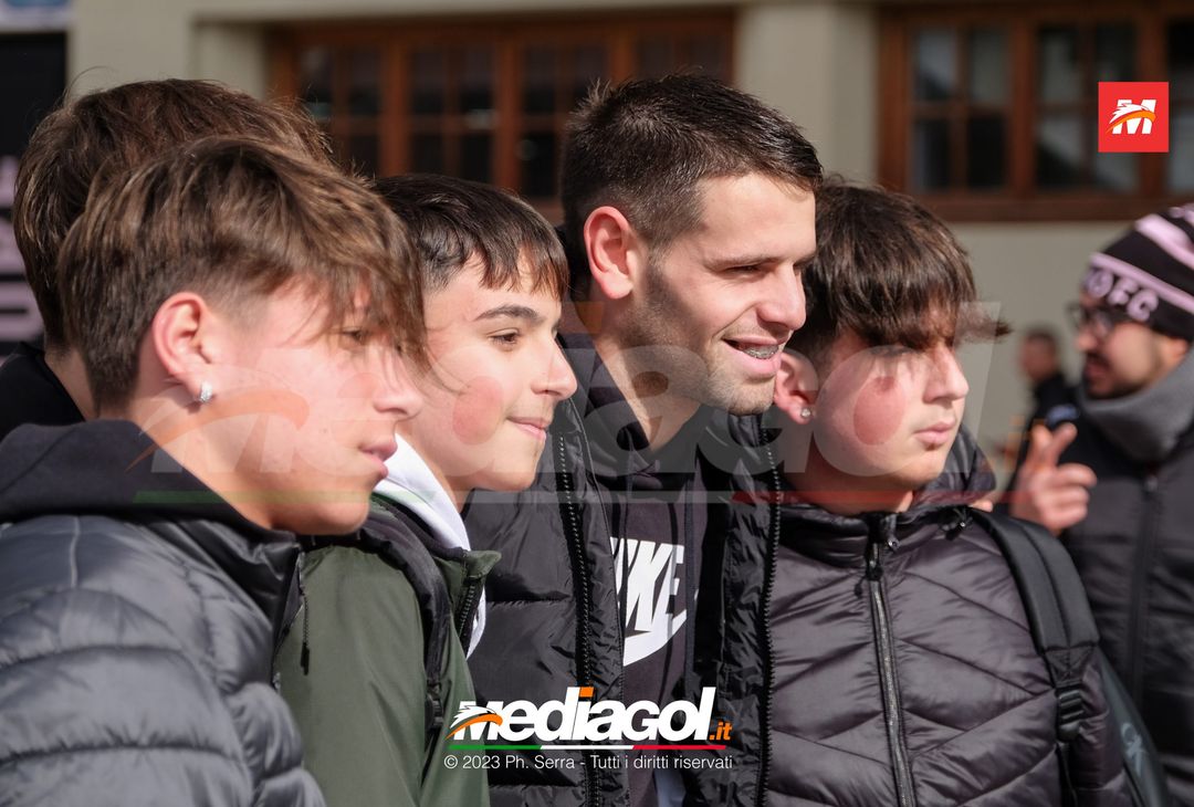 FOTO PALERMO, Orihuela e Saric: autografi e selfie con i tifosi rosanero  (Gallery) - immagine 13