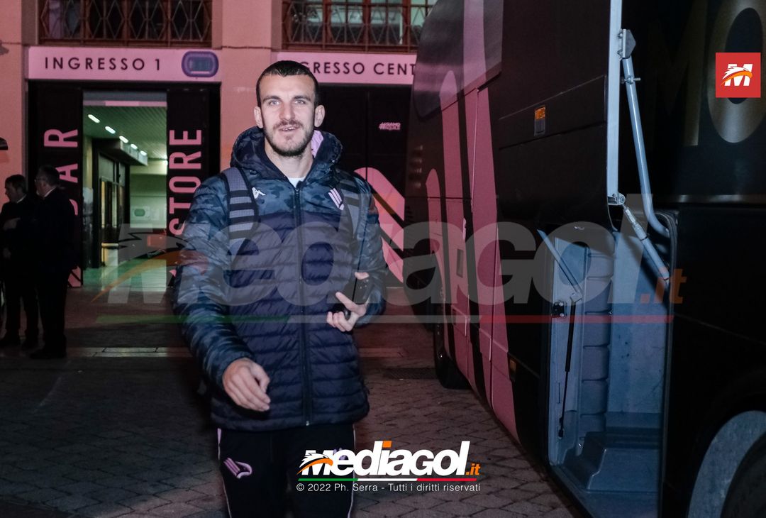 FOTO Perugia-Palermo, i rosanero in partenza dallo stadio “Renzo Barbera” (Gallery) - immagine 9