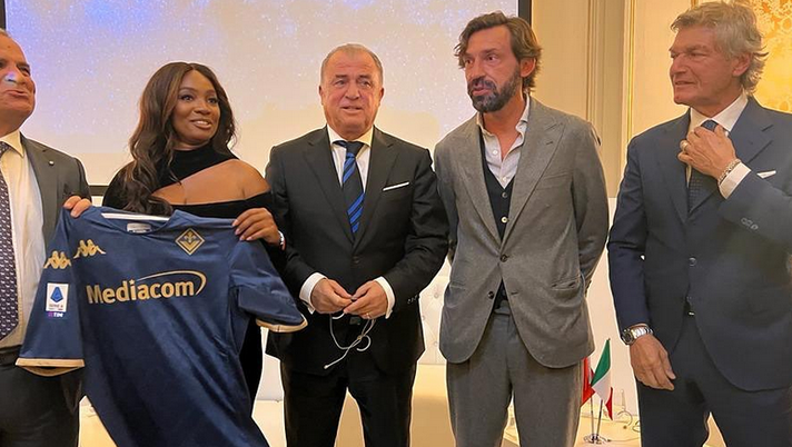 FOTO – Antognoni, Terim e una maglia della Fiorentina all’ambasciata di Instanbul - immagine 1