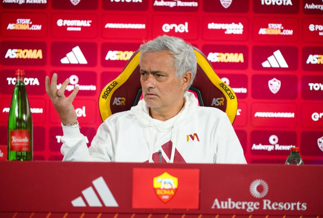 Trigoria, la conferenza stampa di Mourinho prima di Juventus-Roma – FOTO GALLERY - immagine 11