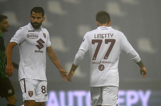 REGGIO NELL'EMILIA, ITALY - OCTOBER 23: Karol Linetty of Torino FC celebrates after scoring the opening goal during the Serie A match between US Sassuolo and Torino FC at Mapei Stadium - Città del Tricolore on October 23, 2020 in Reggio nell'Emilia, Italy. (Photo by Alessandro Sabattini/Getty Images) REGGIO NELL'EMILIA, ITALY - OCTOBER 23: Karol Linetty of Torino FC celebrates after scoring the opening goal during the Serie A match between US Sassuolo and Torino FC at Mapei Stadium - Città del Tricolore on October 23, 2020 in Reggio nell'Emilia, Italy. (Photo by Alessandro Sabattini/Getty Images)