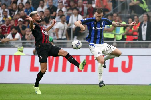 (Photo by Marco Luzzani/Getty Images) Leao inventa, Maignan salva: il derby è rossonero!- immagine 6