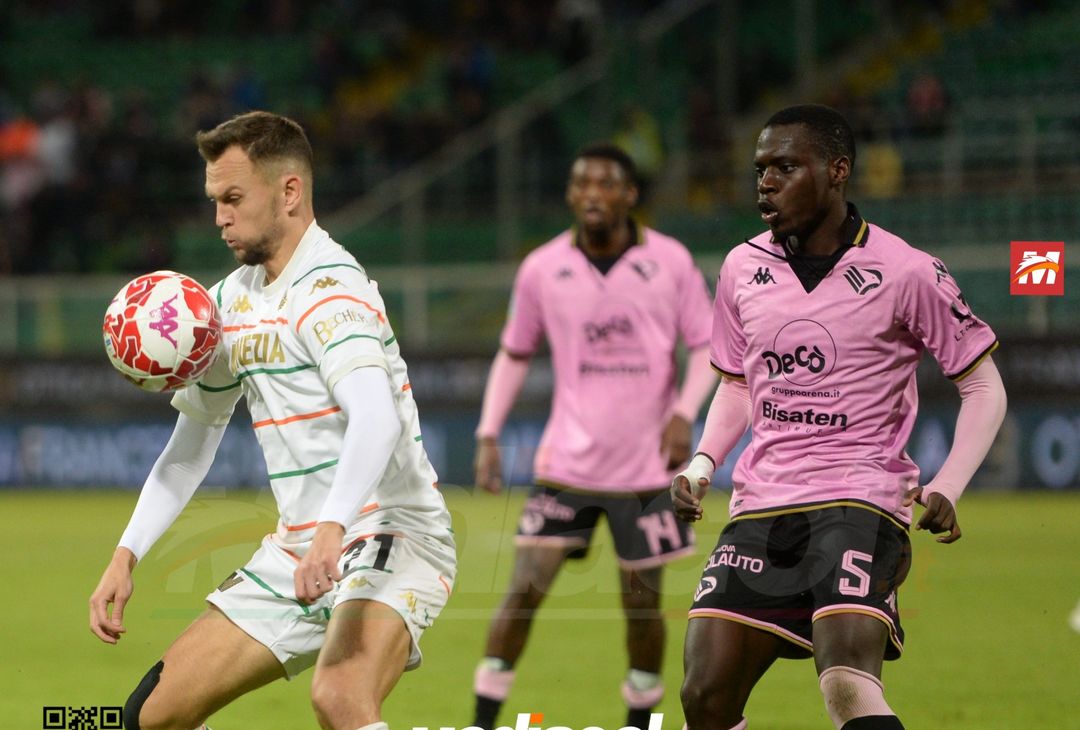 FOTO Palermo-Venezia 0-1, 14ª giornata di Serie B 2022-2023 (Gallery) - immagine 57