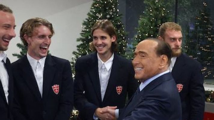 Berlusconi: “Commenti malevoli per una battuta da spogliatoio. Manca humor” - immagine 1