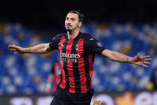  Zlatan Ibrahimovic (attaccante AC Milan) esulta per il suo gol in Napoli-Milan (Serie A 2020-2021) | AC Milan News (Getty Images) 
