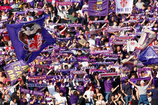 GERMOGLI PH: 27 APRILE 2022 FIRENZE STADIO ARTEMIO FRANCHI SERIE A FIORENTINA VS UDINESE NELLA FOTO TIFOSI CURVA FIESOLE Onda viola a Marassi. Oltre 1500 tifosi seguiranno la Fiorentina a Genova- immagine 2