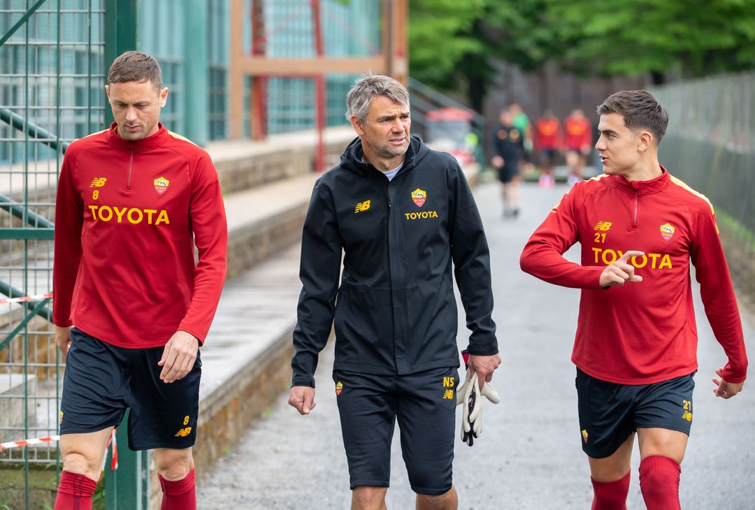 Roma, rifinitura in vista del Leverkusen: ci sono Dybala e Wijnaldum – FOTO GALLERY- immagine 1