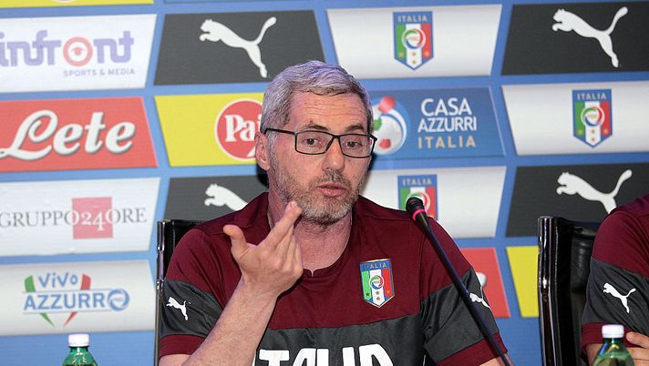 FLORENCE, ITALY - JUNE 02: Paolo Bertelli (athletic trainer) during an Italy press conference during an Italy training session at Coverciano on June 2, 2015 in Florence, Italy. (Photo by Gabriele Maltinti/Getty Images) FLORENCE, ITALY - JUNE 02: Paolo Bertelli (athletic trainer) during an Italy press conference during an Italy training session at Coverciano on June 2, 2015 in Florence, Italy. (Photo by Gabriele Maltinti/Getty Images)
