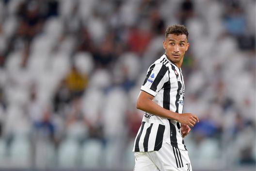 TURIN, ITALY - AUGUST 28: Juventus player Danilo (Photo by Daniele Badolato - Juventus FC/Juventus FC via Getty Images) De Giovanni: “Juve ossessione dei napoletani, dei fiorentini e non solo”- immagine 2