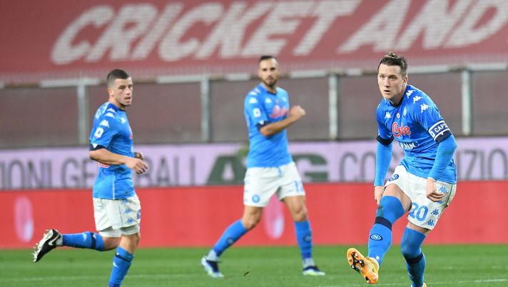 GENOA, ITALY - FEBRUARY 06: Piotr Zielinski  of Napoli during the Serie A match between Genoa CFC  and SSC Napoli at Stadio Luigi Ferraris on February 06, 2021 in Genoa, Italy. (Photo by SSC NAPOLI/SSC NAPOLI via Getty Images) 