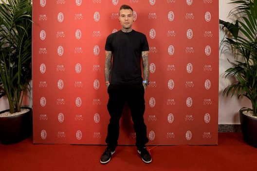 Fedez denuncia hater ma sbaglia persona e mostra foto di un tifoso dell’Inter estraneo ai fatti- immagine 2