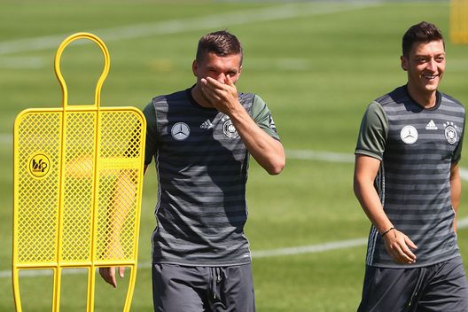 Podoloski Ozil (getty images) Podoloski Ozil (getty images)