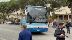 VIDEO Palermo-Brescia, il pullman della squadra di Gastaldello arriva al “Renzo Barbera”