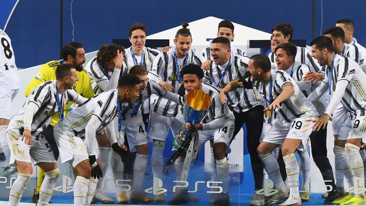 REGGIO NELL'EMILIA, ITALY - JANUARY 20: Weston McKennie of Juventus celebrates with the PS5 Supercup after victory in the Italian PS5 Supercup match between Juventus and SSC Napoli at Mapei Stadium - Citta' del Tricolore on January 20, 2021 in Reggio nell'Emilia, Italy. Sporting stadiums around Italy remain under strict restrictions due to the Coronavirus Pandemic as Government social distancing laws prohibit fans inside venues resulting in games being played behind closed doors. (Photo by Claudio Villa/Getty Images) REGGIO NELL'EMILIA, ITALY - JANUARY 20: Weston McKennie of Juventus celebrates with the PS5 Supercup after victory in the Italian PS5 Supercup match between Juventus and SSC Napoli at Mapei Stadium - Citta' del Tricolore on January 20, 2021 in Reggio nell'Emilia, Italy. Sporting stadiums around Italy remain under strict restrictions due to the Coronavirus Pandemic as Government social distancing laws prohibit fans inside venues resulting in games being played behind closed doors. (Photo by Claudio Villa/Getty Images)