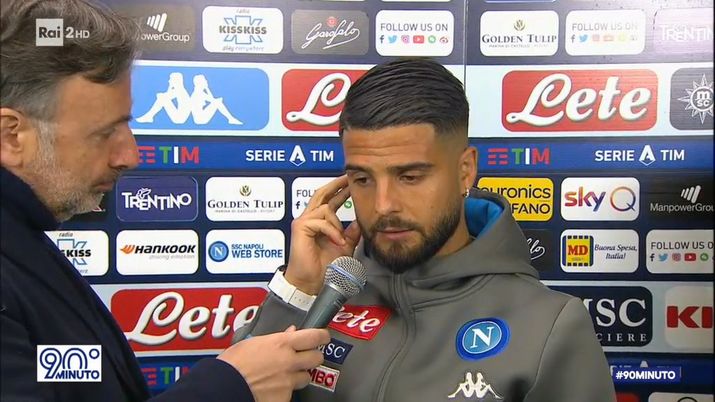 Un fermo-immagine dell'intervista a metà di Insigne a ridosso di Napoli-Inter Un fermo-immagine dell'intervista a metà di Insigne a ridosso di Napoli-Inter
