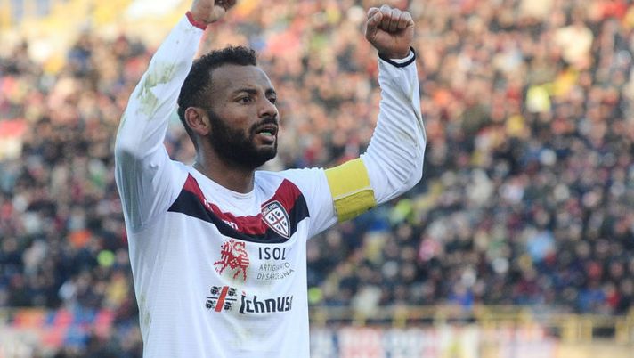 BOLOGNA, ITALY - DECEMBER 03: Joao Pedro of Cagliari Calcio celebrates after scoring the opening goal during the Serie A match between Bologna FC and Cagliari Calcio at Stadio Renato Dall'Ara on December 3, 2017 in Bologna, Italy. (Photo by Mario Carlini / Iguana Press/Getty Images) Cagliari senza tre infortunati, ma con Joao Pedro: scattano le prove anti-Genoa - immagine 1
