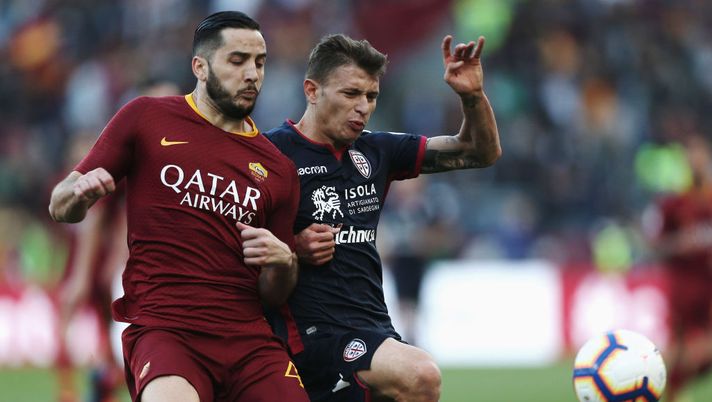 ROME, ITALY - APRIL 27: Nicolo' Barella of Cagliari competes for the ball with Kostas Manolas of AS Roma during the Serie A match between AS Roma and Cagliari at Stadio Olimpico on April 27, 2019 in Rome, Italy. (Photo by Paolo Bruno/Getty Images) ROME, ITALY - APRIL 27: Nicolo' Barella of Cagliari competes for the ball with Kostas Manolas of AS Roma during the Serie A match between AS Roma and Cagliari at Stadio Olimpico on April 27, 2019 in Rome, Italy. (Photo by Paolo Bruno/Getty Images)