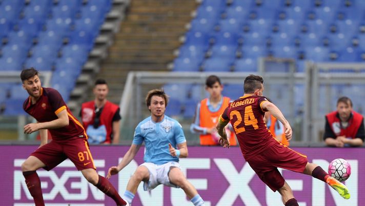 ROME, ITALY - APRIL 03: Alessandro Florenzi of AS Roma scores the team's third goal during the Serie A match between SS Lazio and AS Roma at Stadio Olimpico on April 3, 2016 in Rome, Italy. (Photo by Paolo Bruno/Getty Images) Coppa Italia, semifinali da derby: o Milan-Inter o Roma-Lazio… - immagine 1