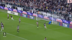 Juventus-Milan, Giroud segna e festeggia in tribuna | VIDEO