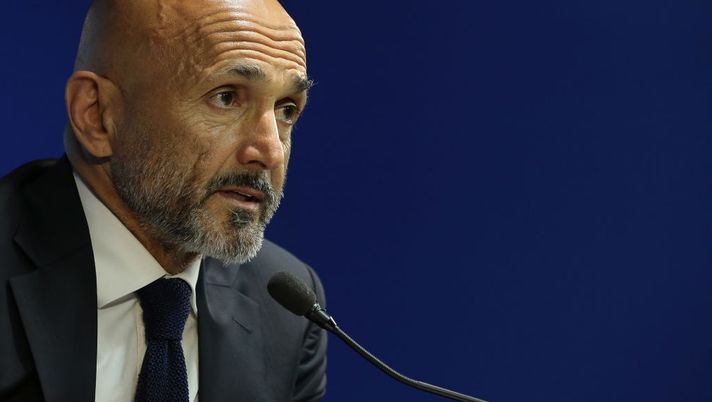 COMO, ITALY - MAY 24:  FC Internazionale Milano coach Luciano Spalletti speaks to the media during a press conference at the Suning training center in memory of Angelo Moratti on May 24, 2018 in Como, Italy.  (Photo by Emilio Andreoli - Inter/Inter via Getty Images) 