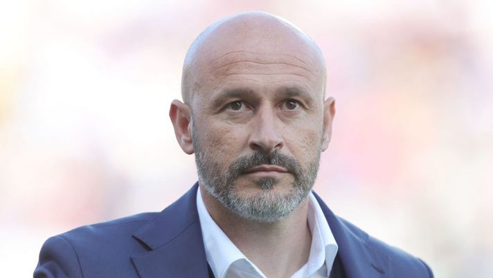 FLORENCE, ITALY - APRIL 27: Vincenzo Italiano manager of ACF Fiorentina looks on during the Serie A match between ACF Fiorentina and Udinese Calcio at Stadio Artemio Franchi on April 27, 2022 in Florence, Italy. (Photo by Gabriele Maltinti/Getty Images) Fiorentina, cosa filtra sulle condizioni di Dodo e le ultime sull’infortunio di Duncan - immagine 1