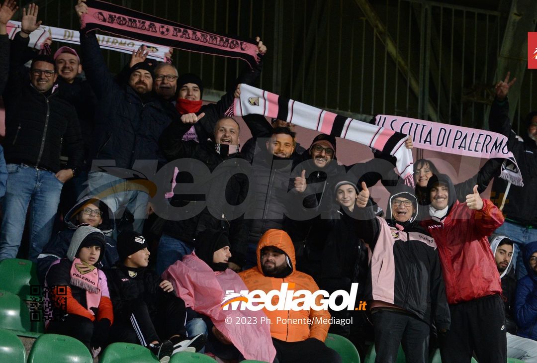 FOTOTIFO Palermo-Ternana 0-0, gli scatti ai tifosi al “Renzo Barbera” (Gallery) - immagine 48