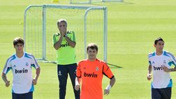 Iker Casillas e l’insolito consiglio per la festa del libro, i fan: “Stai trollando Mourinho?”