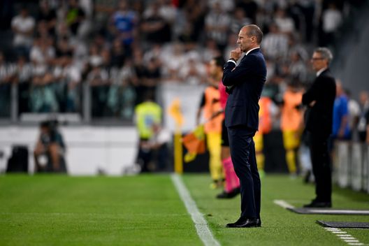 TURIN, ITALY - AUGUST 31: Massimiliano Allegri of Juventus during the Serie A match between Juventus and Spezia Calcio at Allianz Stadium on August 31, 2022 in Turin, Italy. (Photo by Daniele Badolato - Juventus FC/Juventus FC via Getty Images) Jovic-Cabral, Vlahovic-Milik: il dualismo che spaventa i due allenatori- immagine 2