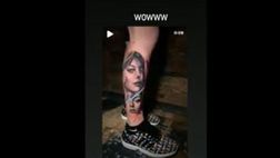 VIDEO / Un fan si tatua il volto di Georgina Rodriguez sul polpaccio