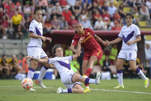 ROME, ITALY - SEPTEMBER 24: Andressa Alves of AS Roma during the Women's Serie A match between AS Roma and ACF Fiorentina at Stadio Tre Fontane on September 24, 2022 in Rome, Italy. (Photo by Fabio Rossi/AS Roma via Getty Images) Femminile, Parisi: “Sapevamo che sarebbe stata dura. Ora tutte finali”- immagine 2