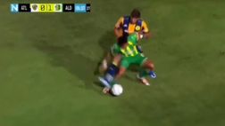 VIDEO / Argentina, rissa in campo: volano calci