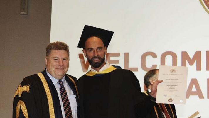 Southampton, gioca poco e allora si laurea: Caballero ce l’ha fatta in Business Administration Southampton, gioca poco e allora si laurea: Caballero ce l’ha fatta in Business Administration - immagine 1