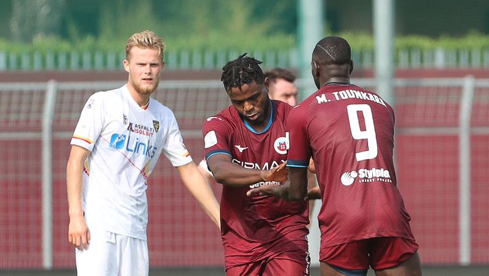 Foto Paola Garbuio/LaPresse
25 settembre 2021 Cittadella (PD) Italia
sport calcio
Cittadella vs Lecce - Campionato di calcio Serie BKT 2021/2022 - Stadio Tombolato.
Nella foto: orji okwonkwo esultanza gol 1-1
Photo Paola Garbuio/LaPresse
September , 25 2021 Cittadella (PD) Italy
sport soccer
Cittadella vs Lecce - Italian Football Championship League BKT 2021/2022 - - Tombolato stadium.
In the pic:orji okwonkwo 's celebration goal 1-1 Foto Paola Garbuio/LaPresse
25 settembre 2021 Cittadella (PD) Italia
sport calcio
Cittadella vs Lecce - Campionato di calcio Serie BKT 2021/2022 - Stadio Tombolato.
Nella foto: orji okwonkwo esultanza gol 1-1
Photo Paola Garbuio/LaPresse
September , 25 2021 Cittadella (PD) Italy
sport soccer
Cittadella vs Lecce - Italian Football Championship League BKT 2021/2022 - - Tombolato stadium.
In the pic:orji okwonkwo 's celebration goal 1-1