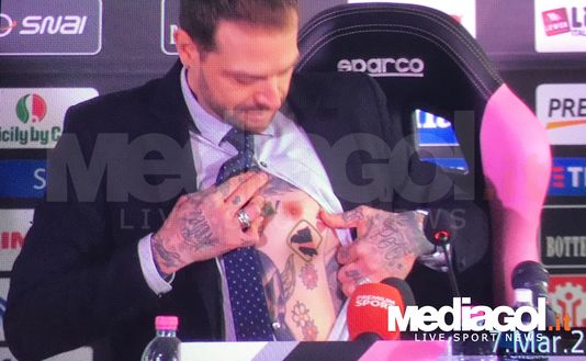 Paul Baccaglini mostra il nuovo tatuaggio Paul Baccaglini mostra il nuovo tatuaggio