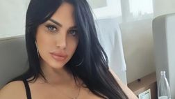 Marika Fruscio, il risveglio a Tirana è sexy: lo scatto in lingerie nera è da paura