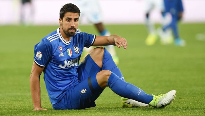 NAPLES, ITALY - APRIL 05:  Sami Khedira of Juventus FC in action during the TIM Cup match between SSC Napoli and Juventus FC at Stadio San Paolo on April 5, 2017 in Naples, Italy.  (Photo by Francesco Pecoraro/Getty Images)  Juve, gli aggiornamenti sulle condizioni di Khedira - immagine 1