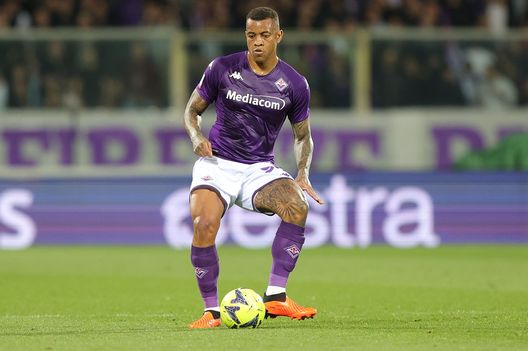 FLORENCE, ITALY - APRIL 27: Igor Julio dos Santos de Paulo of ACF Fiorentina in action during of the Coppa Italia Semi Final match between ACF Fiorentina and US Cremonese at Stadium Artemio Franchi on April 27, 2023 in Florence, Italy. (Photo by Gabriele Maltinti/Getty Images) Ikonè determinante. Altro incubo per Igor a Salerno- immagine 2
