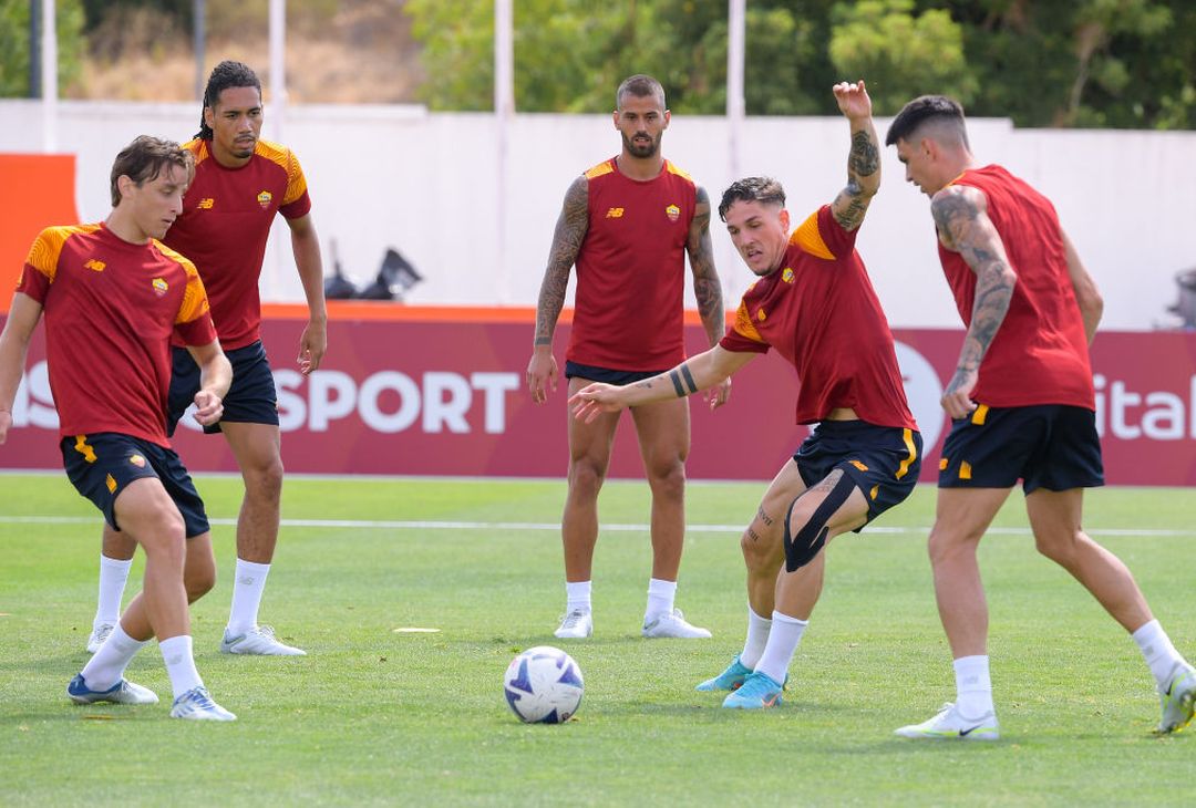 Roma in campo in Portogallo per l’allenamento mattutino – FOTO GALLERY - immagine 16